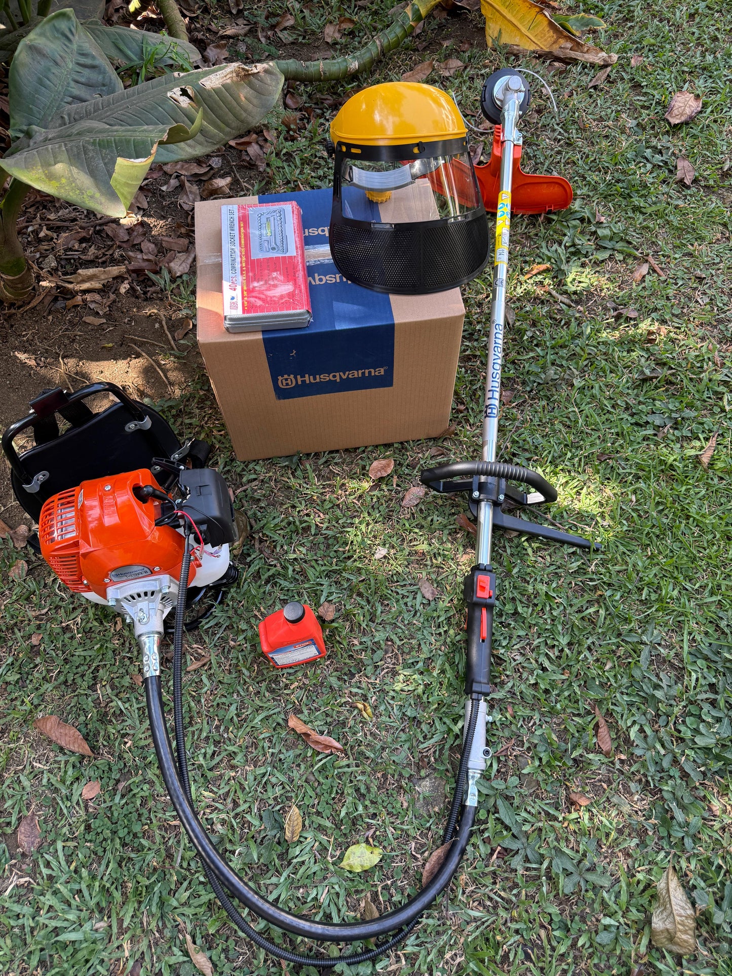 Husqvarna 143 RII de espalda + ACEITE+CARETA+RACHE