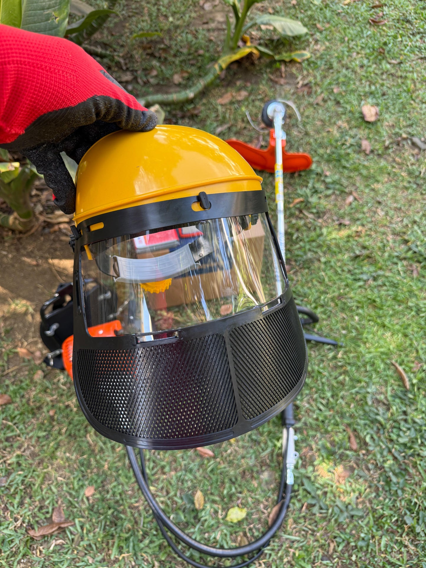 Husqvarna 143 RII de espalda + ACEITE+CARETA+RACHE