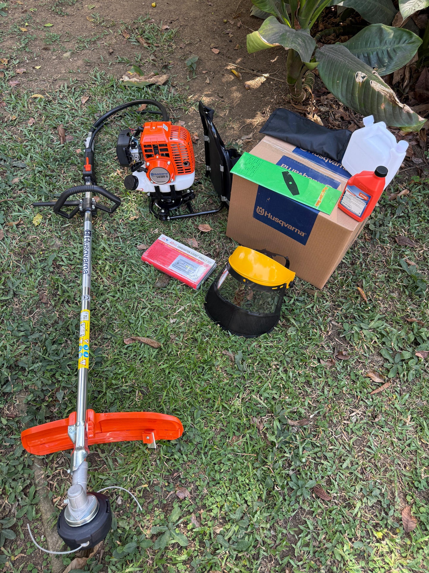Husqvarna 143 RII de espalda + ACEITE+CARETA+RACHE