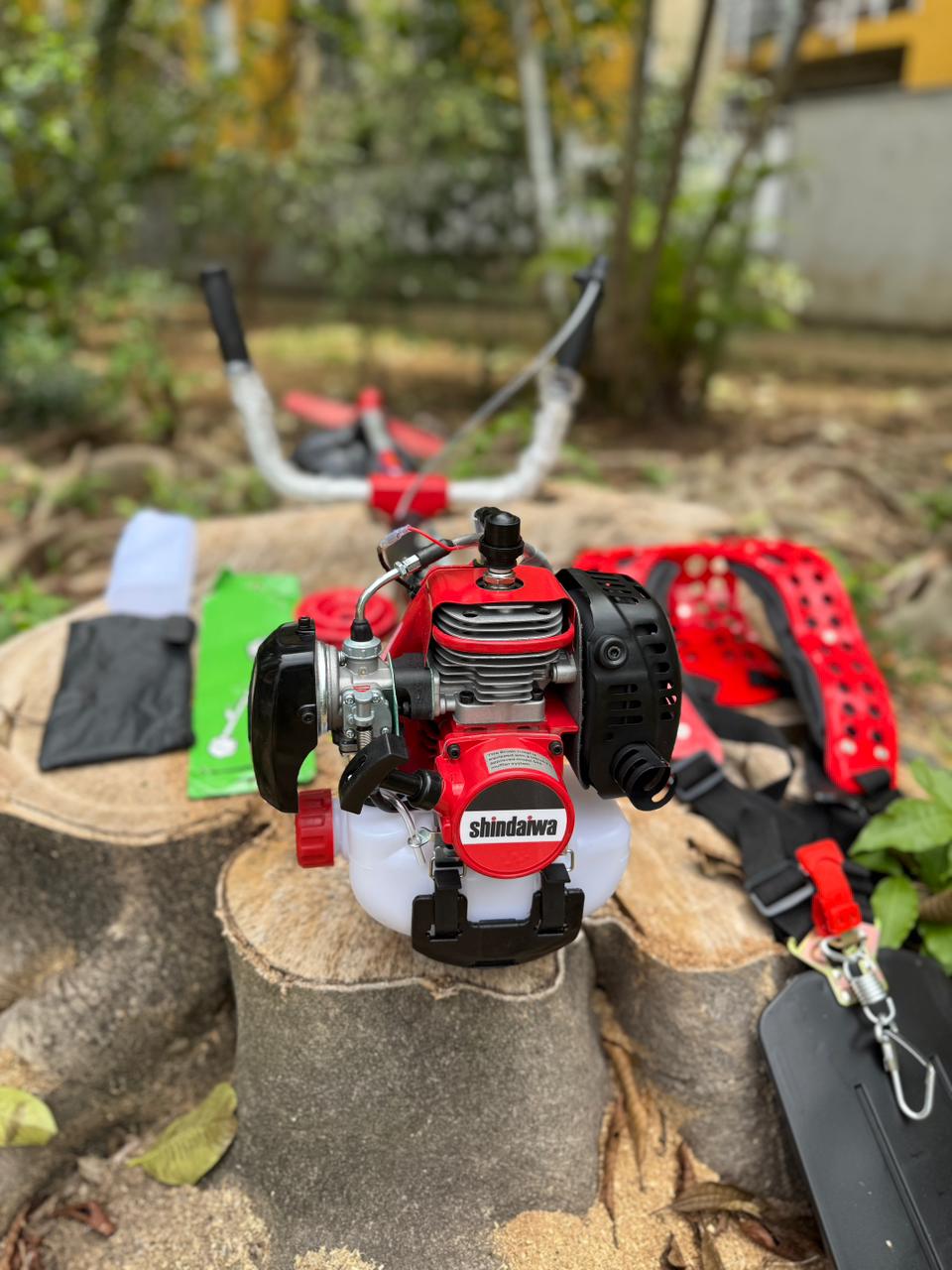 Guadaña Shindaiwa B45 para trabajo pesado + accesorios.