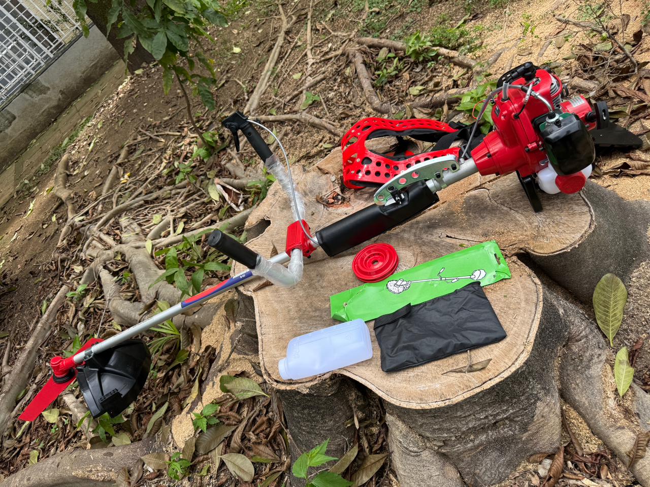 Guadaña Shindaiwa B45 para trabajo pesado + accesorios.